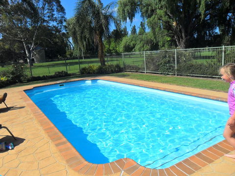 Moruya Motel - Australian Directory 35