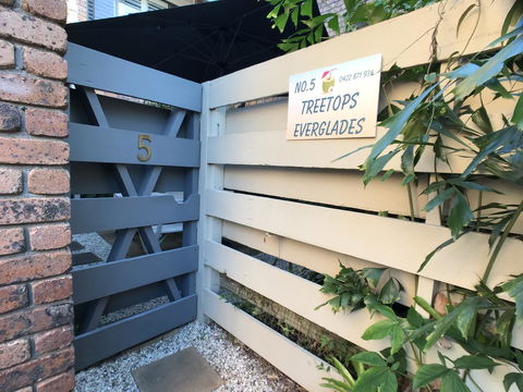 Treetops Everglades Villa - Australian Directory 32