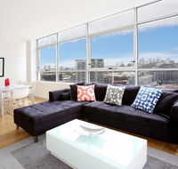 Gadigal Groove - Modern and Bright 3BR Executive Apartment in Zetland with Views - Australian Directory