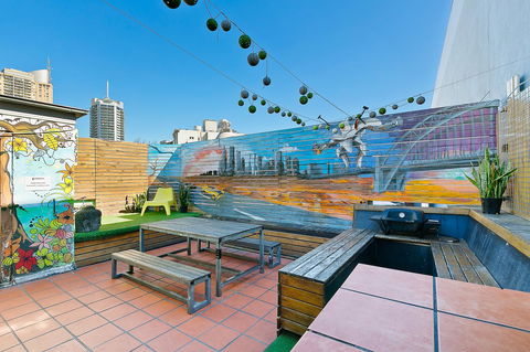 Mad Monkey Downtown - Australian Directory 6