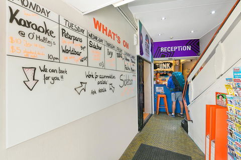 Mad Monkey Downtown - Australian Directory 4