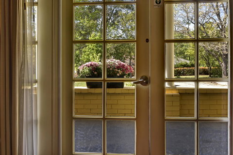 Bundanoon Lodge - Australian Directory 41