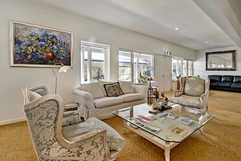 Bundanoon Lodge - Australian Directory 36