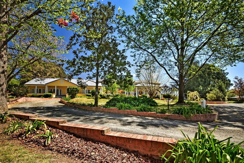 Bundanoon Lodge - Australian Directory 15