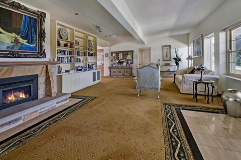 Bundanoon Lodge - Australian Directory 38