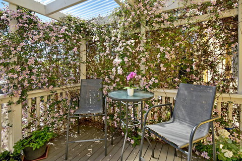 Bundanoon Lodge - Australian Directory 27