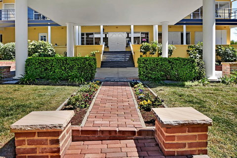 Bundanoon Lodge - Australian Directory 18