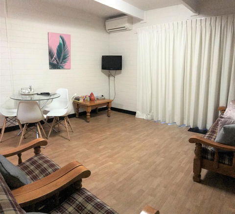 Kon Tiki Apartments - Australian Directory 20