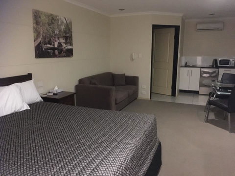 Balranald Club Motel - Australian Directory 4