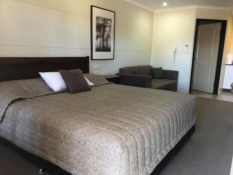 Balranald Club Motel - Australian Directory 8