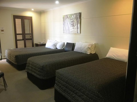 Balranald Club Motel - Australian Directory 21