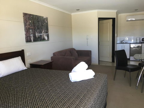 Balranald Club Motel - Australian Directory 3