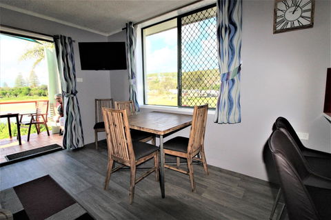Beachfront 3, 25 Willow Street - Australian Directory 3