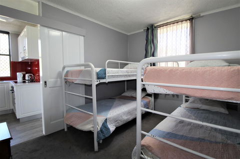 Beachfront 3, 25 Willow Street - Australian Directory 10
