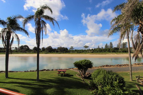 Beachfront 3, 25 Willow Street - Australian Directory 7
