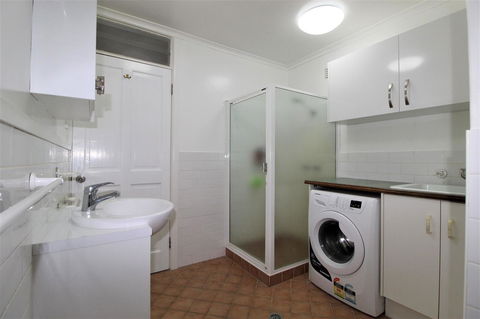 Beachfront 3, 25 Willow Street - Australian Directory 11
