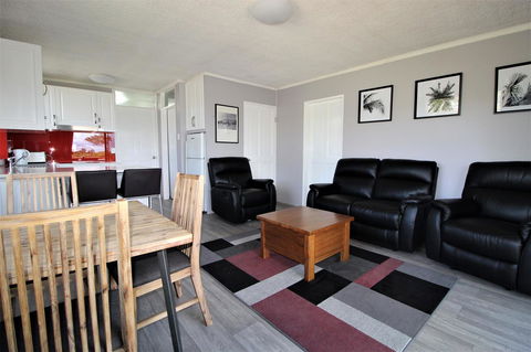 Beachfront 3, 25 Willow Street - Australian Directory 0