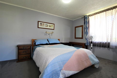 Beachfront 3, 25 Willow Street - Australian Directory 9