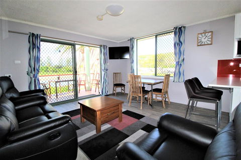 Beachfront 3, 25 Willow Street - Australian Directory 2