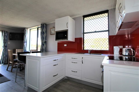 Beachfront 3, 25 Willow Street - Australian Directory 6