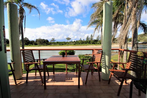 Beachfront 3, 25 Willow Street - Australian Directory 4