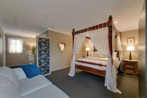 Mountainside B & B - Australian Directory 28