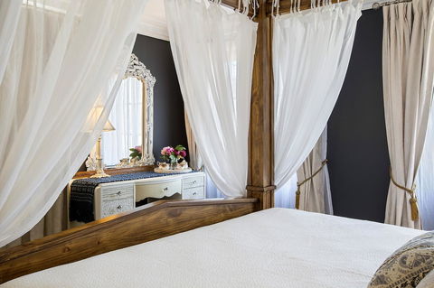 Mountainside B & B - Australian Directory 33