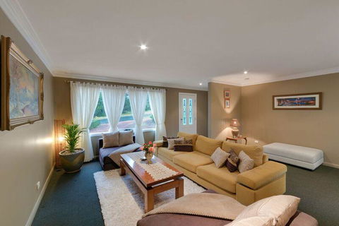 Mountainside B & B - Australian Directory 3