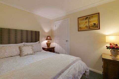 Mountainside B & B - Australian Directory 24