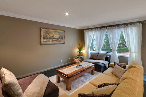 Mountainside B & B - Australian Directory 26