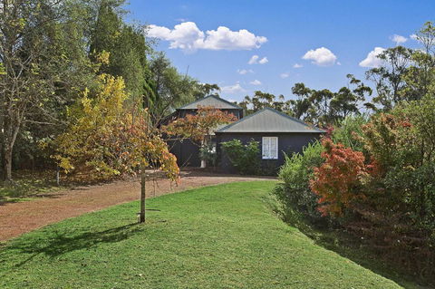 Mountainside B & B - Australian Directory 22