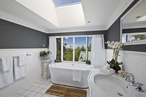 Mountainside B & B - Australian Directory 10