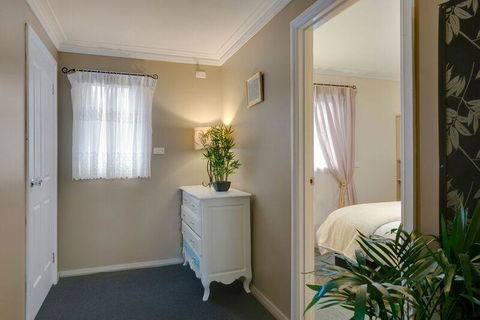 Mountainside B & B - Australian Directory 25
