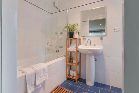 Mountainside B & B - Australian Directory 5