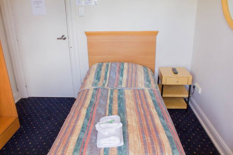 Gardners Inn Hotel - Australian Directory 42