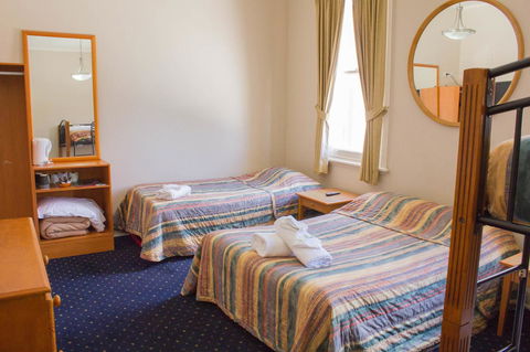 Gardners Inn Hotel - Australian Directory 19