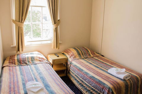 Gardners Inn Hotel - Australian Directory 37