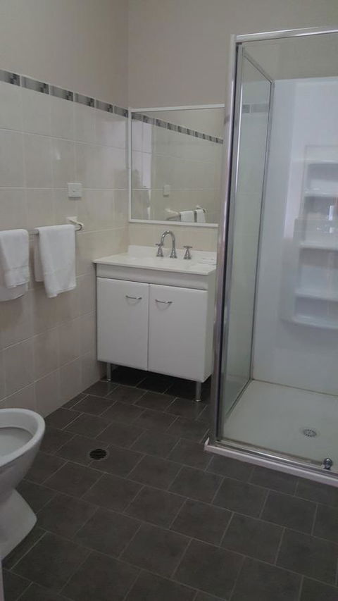 Gardners Inn Hotel - Australian Directory 43