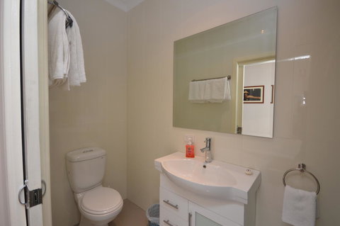 The Old Saddlery - Australian Directory 10