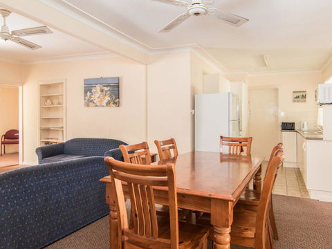11 Peel Street - Australian Directory 12