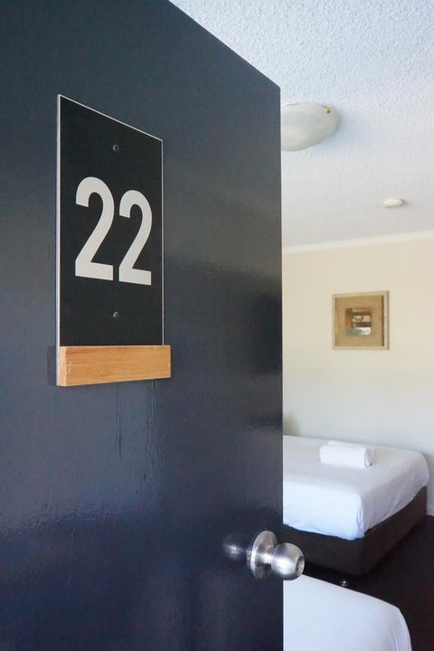 Panorama Bathurst - Australian Directory 32