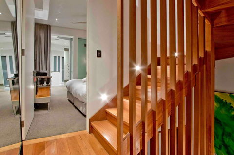 3 Storey Home Close Walk To Fox Studios SCG & City - Australian Directory 2