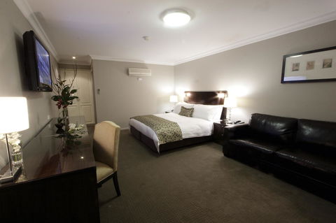 Carlyle Suites & Apartments - Australian Directory 4