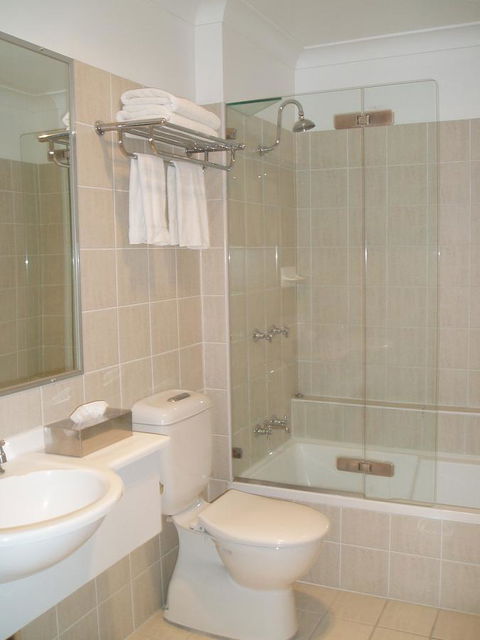 Carlyle Suites & Apartments - Australian Directory 22
