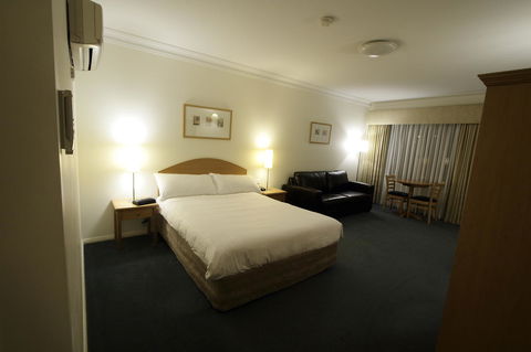 Carlyle Suites & Apartments - Australian Directory 5