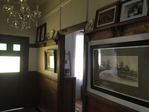 Caledonia Cottage - Australian Directory 9