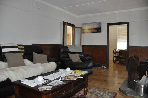 Caledonia Cottage - Australian Directory 11