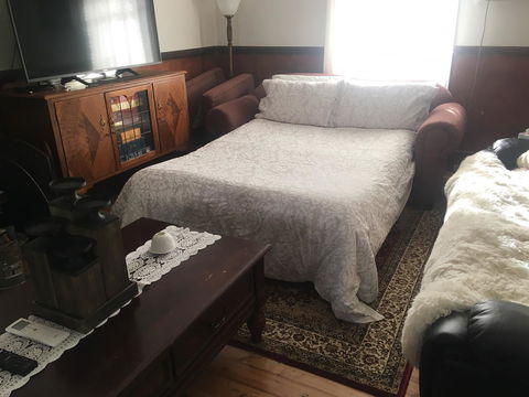 Caledonia Cottage - Australian Directory 4