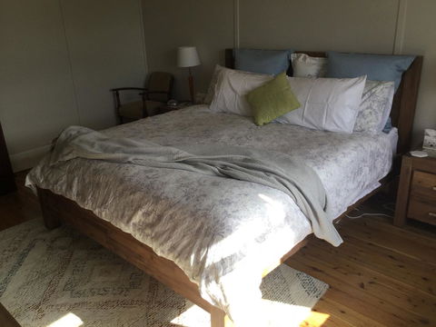 Caledonia Cottage - Australian Directory 17