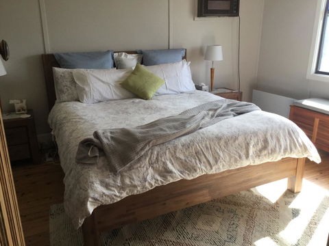Caledonia Cottage - Australian Directory 18